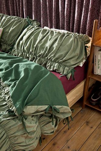 Ensemble de couette froncée par en taille: King - Urban Outfitters - Modalova