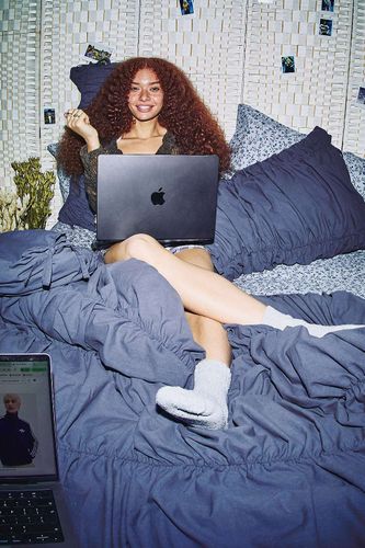 Ensemble de couette froncée par en taille: King - Urban Outfitters - Modalova