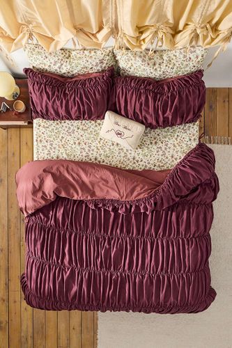 Ensemble de couette froncée par en taille: King - Urban Outfitters - Modalova
