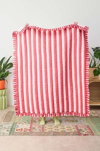 Jeté matelassé à rayures roses et rouges par en Pink taille: TAILLE UNIQUE - Urban Outfitters - Modalova