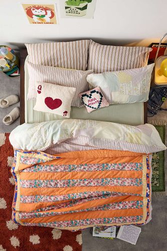 Jeté matelassé à rayures orange par en taille: TAILLE UNIQUE - Urban Outfitters - Modalova