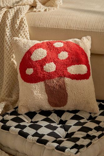 Coussin Mini Champignon Capitonné par en taille: TAILLE UNIQUE - Urban Outfitters - Modalova