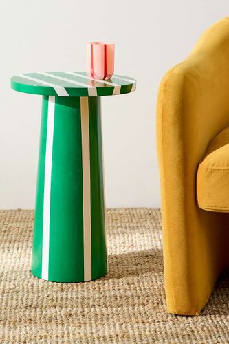 Table d'appoint rayée par en Green taille: TAILLE UNIQUE - Urban Outfitters - Modalova