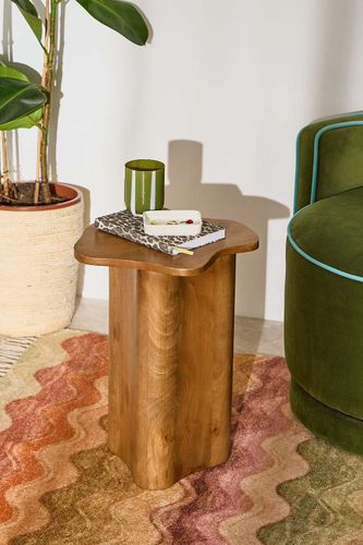 Table d'appoint Saylor par en Natural taille: TAILLE UNIQUE - Urban Outfitters - Modalova