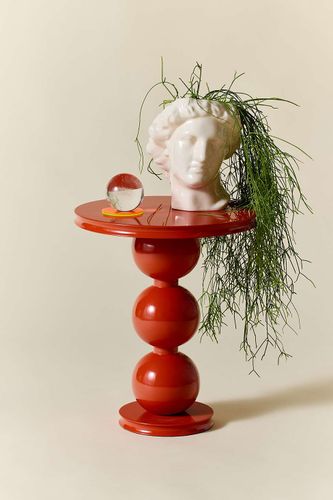 Table d'appoint Nigel en Red taille: TAILLE UNIQUE - Urban Outfitters - Modalova