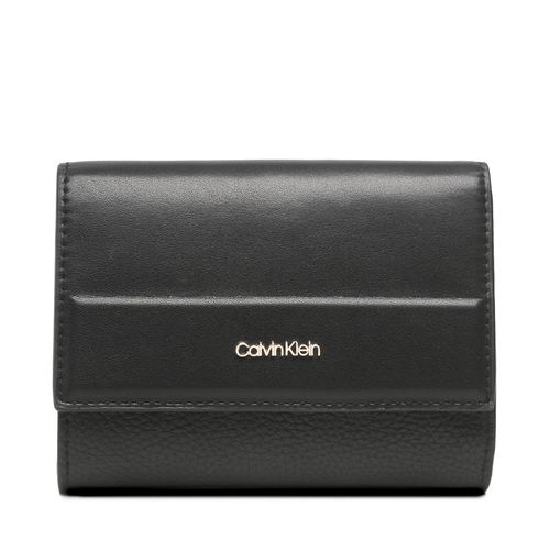 Portefeuille grand format Calvin Klein Daily Dressed Trifold Wallet Md K60K610484 Noir - Chaussures.fr - Modalova