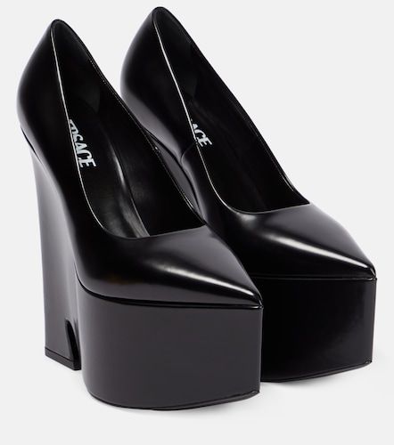 Escarpins Tempest à plateau en cuir - Versace - Modalova