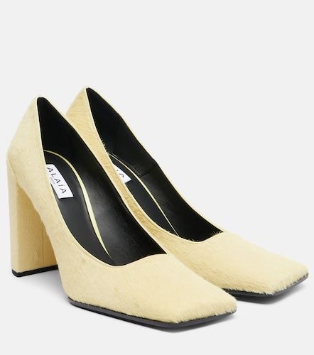 Alaïa Escarpins en cuir façon poulain - Alaia - Modalova