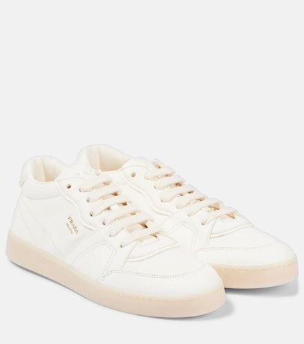 Prada Baskets en cuir à logo - Prada - Modalova
