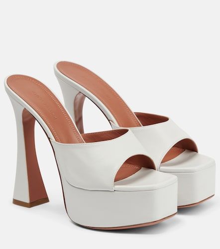 Mules à plateau Dalida en cuir - Amina Muaddi - Modalova