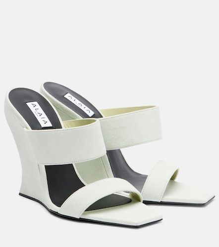 Alaïa Mules compensées Wave 110 en daim - Alaia - Modalova