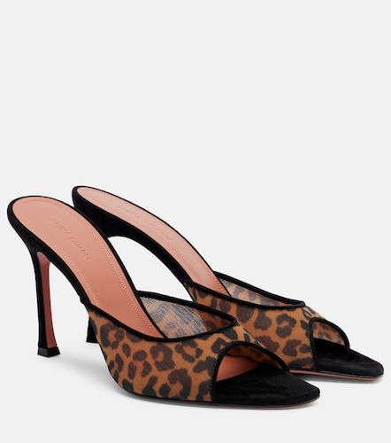 Mules Alexa 95 en résille à motif léopard - Amina Muaddi - Modalova