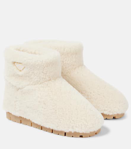 Prada Bottines en shearling à logo - Prada - Modalova