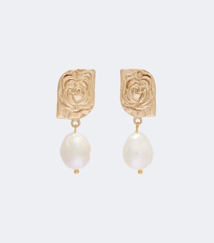 Boucles d'oreilles pendantes à fleurs et perles fantaisie - Magda Butrym - Modalova