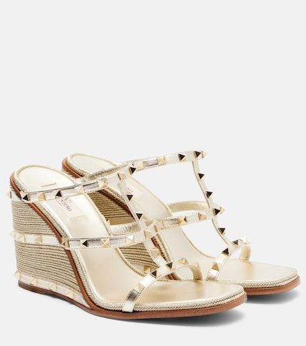 Mules compensées Rockstud en cuir métallisé - Valentino Garavani - Modalova