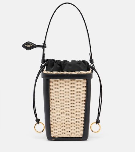 Alaïa Sac seau Small en osier et cuir - Alaia - Modalova