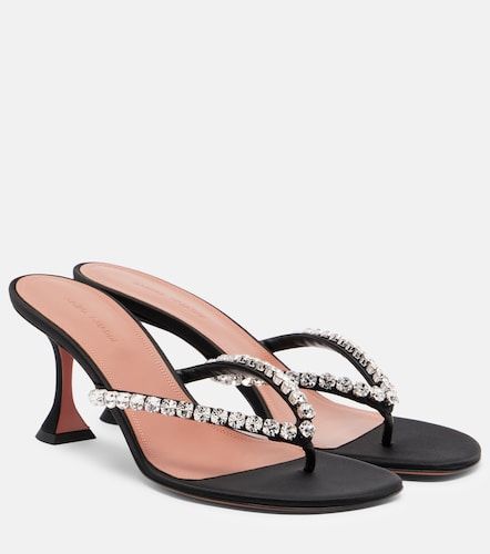 Mules Gigi en satin à ornements - Amina Muaddi - Modalova