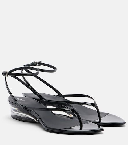 Alaïa Sandales Invisible en cuir verni - Alaia - Modalova
