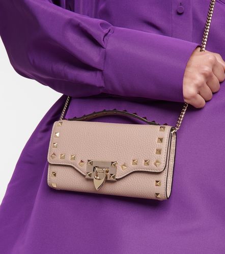 Portefeuille à chaîne Rockstud Mini en cuir - Valentino Garavani - Modalova