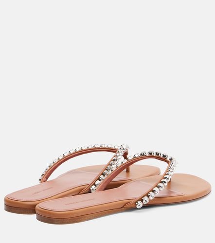 Tongs Gigi en cuir à ornements - Amina Muaddi - Modalova