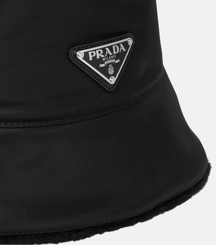 Chapeau bob en Re-Nylon et shearling - Prada - Modalova