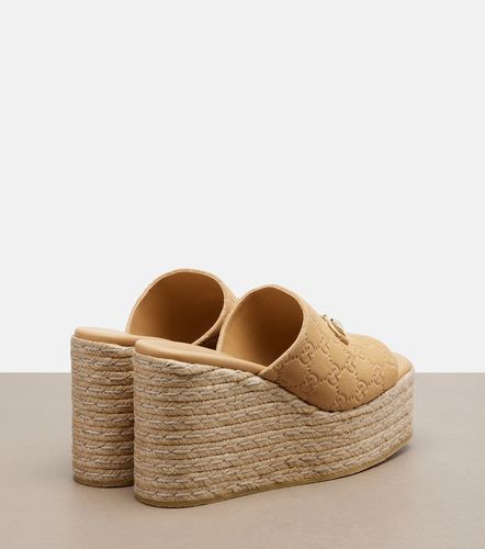 Mules compensées Horsebit GG en daim - Gucci - Modalova