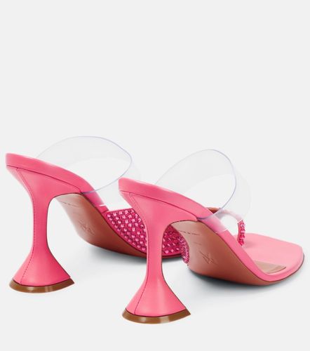 Mules Paloma en cuir et PVC à ornements - Amina Muaddi - Modalova