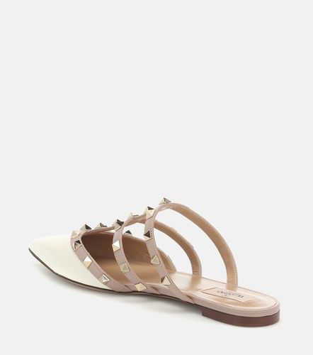 Mules Rockstud en cuir verni - Valentino Garavani - Modalova