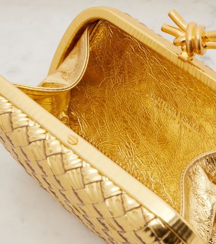 Pochette Knot Intreccio en cuir métallisé - Bottega Veneta - Modalova