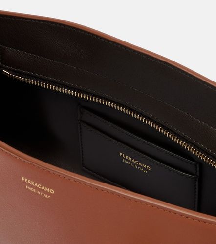 Sac porté épaule Hug East-West Small en cuir - Ferragamo - Modalova