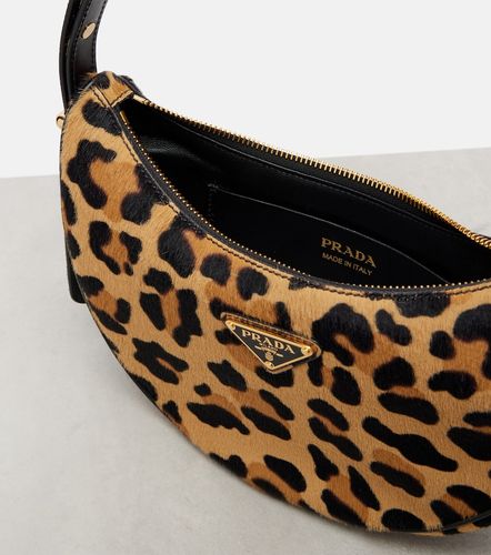 Sac Arqué en cuir façon poulain - Prada - Modalova