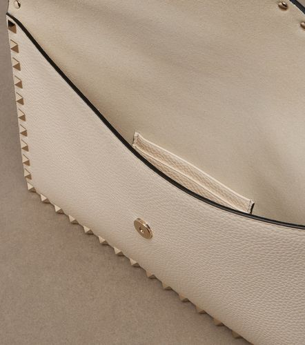 Pochette Rockstud Large en cuir - Valentino Garavani - Modalova