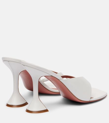 Mules Shiona 95 en cuir - Amina Muaddi - Modalova