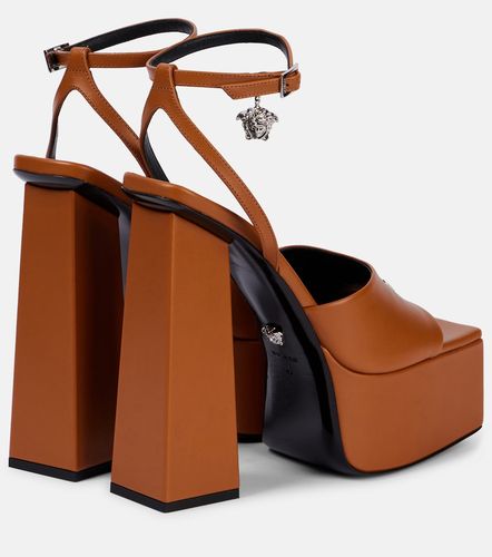 Sandales 150 en cuir à plateforme - Versace - Modalova
