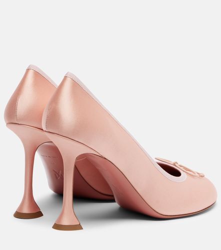 Escarpins Lila 95 en satin - Amina Muaddi - Modalova