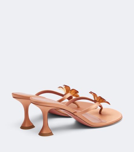 Sandales Vittoria en satin à ornements - Amina Muaddi - Modalova