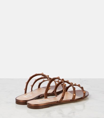 Mules Rockstud en cuir métallisé - Valentino Garavani - Modalova