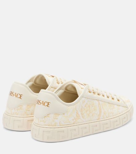 Versace Baskets Greca en toile - Versace - Modalova