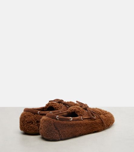 Mocassins en shearling et daim - Miu Miu - Modalova
