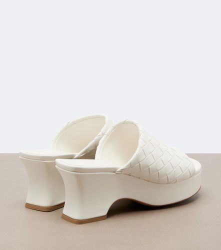 Mules compensées Rosita en cuir Intrecciato - Bottega Veneta - Modalova