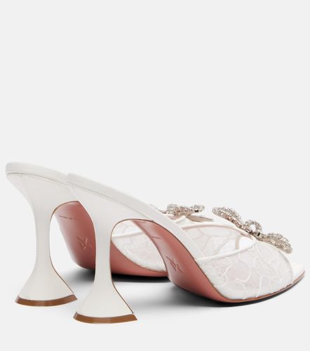 Mules Rosie en dentelle à ornement - Amina Muaddi - Modalova