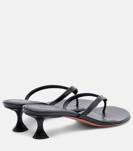 Amina Muaddi Tongs Juliette en cuir - Amina Muaddi - Modalova