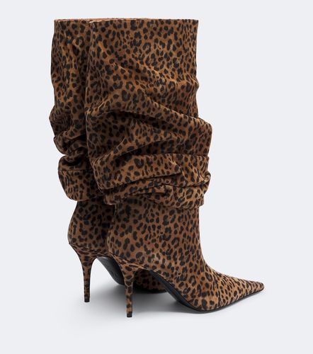 Bottes Anok en daim à imprimé léopard - Amina Muaddi - Modalova