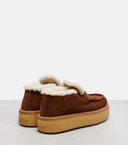 Mocassins en daim et shearling - Prada - Modalova