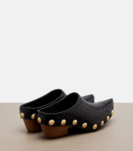 Mules Gondola en cuir Intrecciato à clous - Bottega Veneta - Modalova