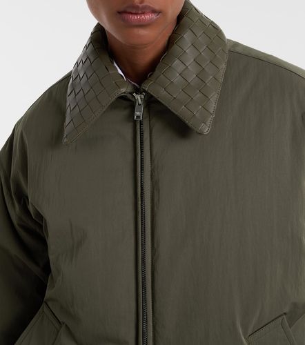 Veste doudoune à col en cuir Intrecciato - Bottega Veneta - Modalova