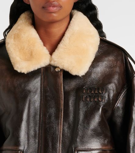 Veste en cuir et shearling à logo - Miu Miu - Modalova