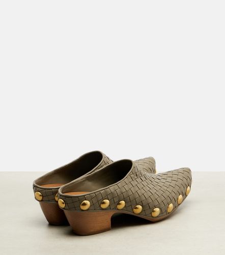 Mules Gondola en cuir Intrecciato à clous - Bottega Veneta - Modalova