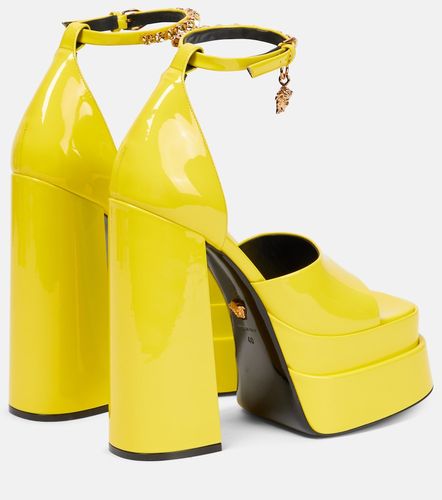 Sandales Medusa Aevitas à plateau en cuir verni - Versace - Modalova