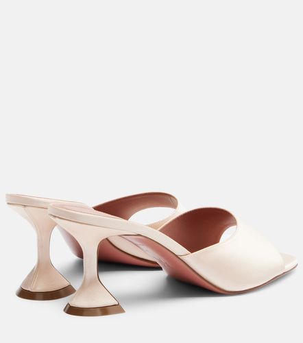 Amina Muaddi Mules Lupita en satin - Amina Muaddi - Modalova